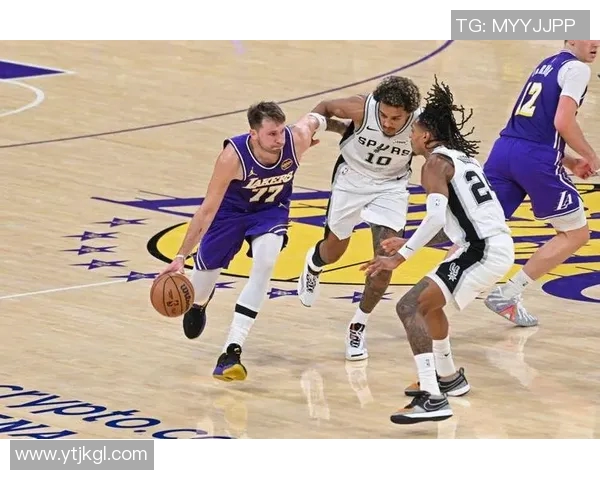 2002年湖人与马刺的经典对决回顾与分析